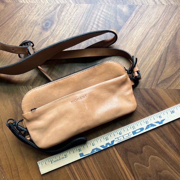 Moment Leather Crossbody Wallet - Picture 5 of 10